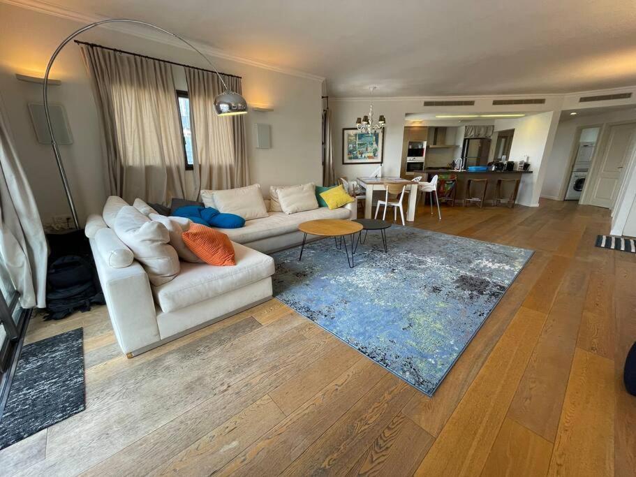 Apartamento Beautiful Penthouse W/Amazing View, Prime Location Ramat Gan Exterior foto