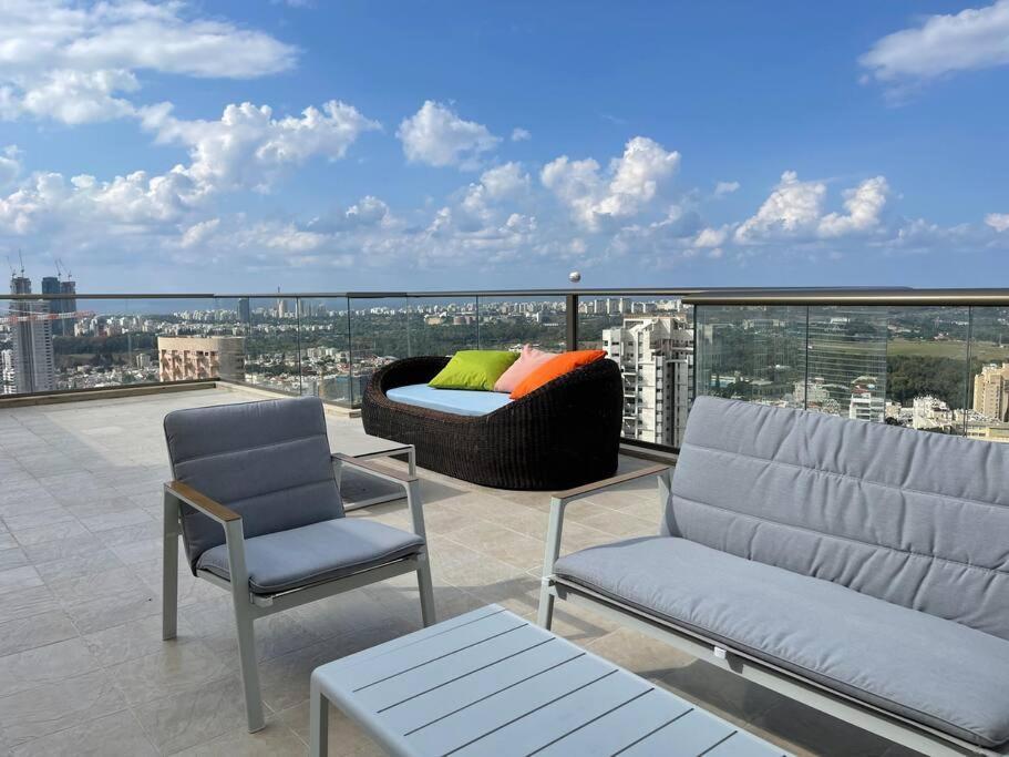 Apartamento Beautiful Penthouse W/Amazing View, Prime Location Ramat Gan Exterior foto