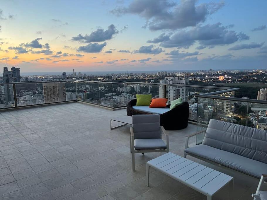 Apartamento Beautiful Penthouse W/Amazing View, Prime Location Ramat Gan Exterior foto