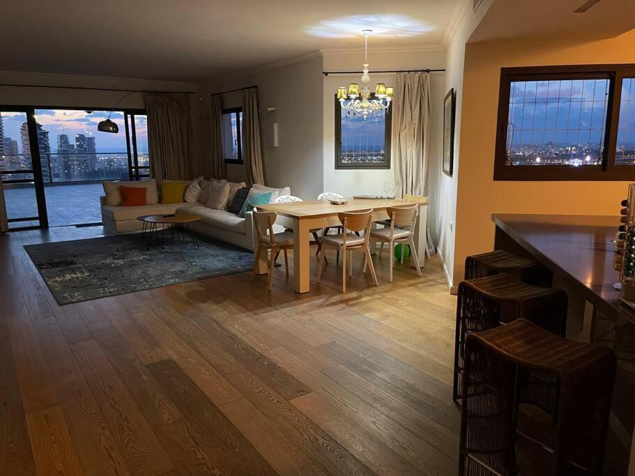 Apartamento Beautiful Penthouse W/Amazing View, Prime Location Ramat Gan Exterior foto