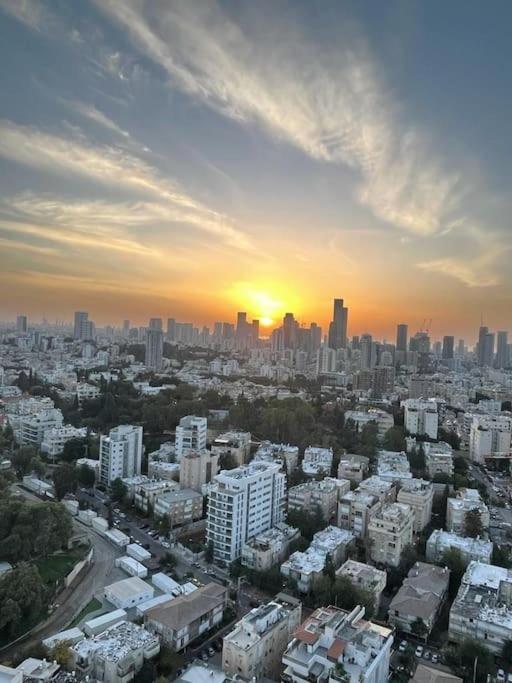 Apartamento Beautiful Penthouse W/Amazing View, Prime Location Ramat Gan Exterior foto