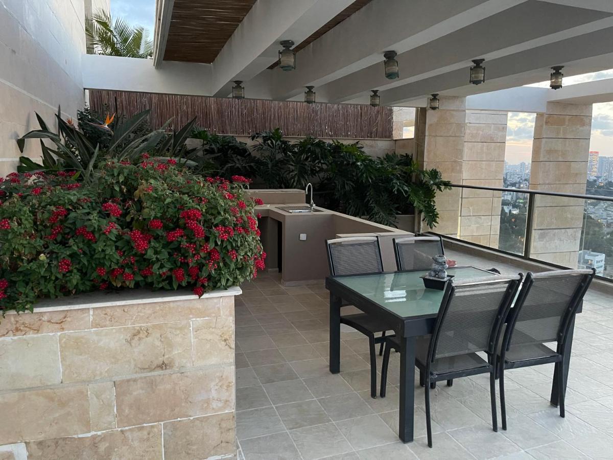 Apartamento Beautiful Penthouse W/Amazing View, Prime Location Ramat Gan Exterior foto