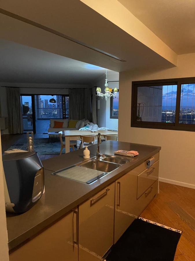 Apartamento Beautiful Penthouse W/Amazing View, Prime Location Ramat Gan Exterior foto