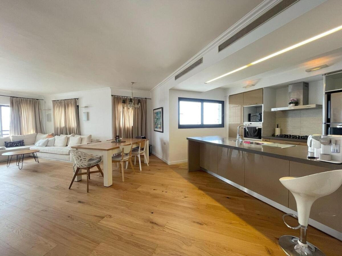 Apartamento Beautiful Penthouse W/Amazing View, Prime Location Ramat Gan Exterior foto